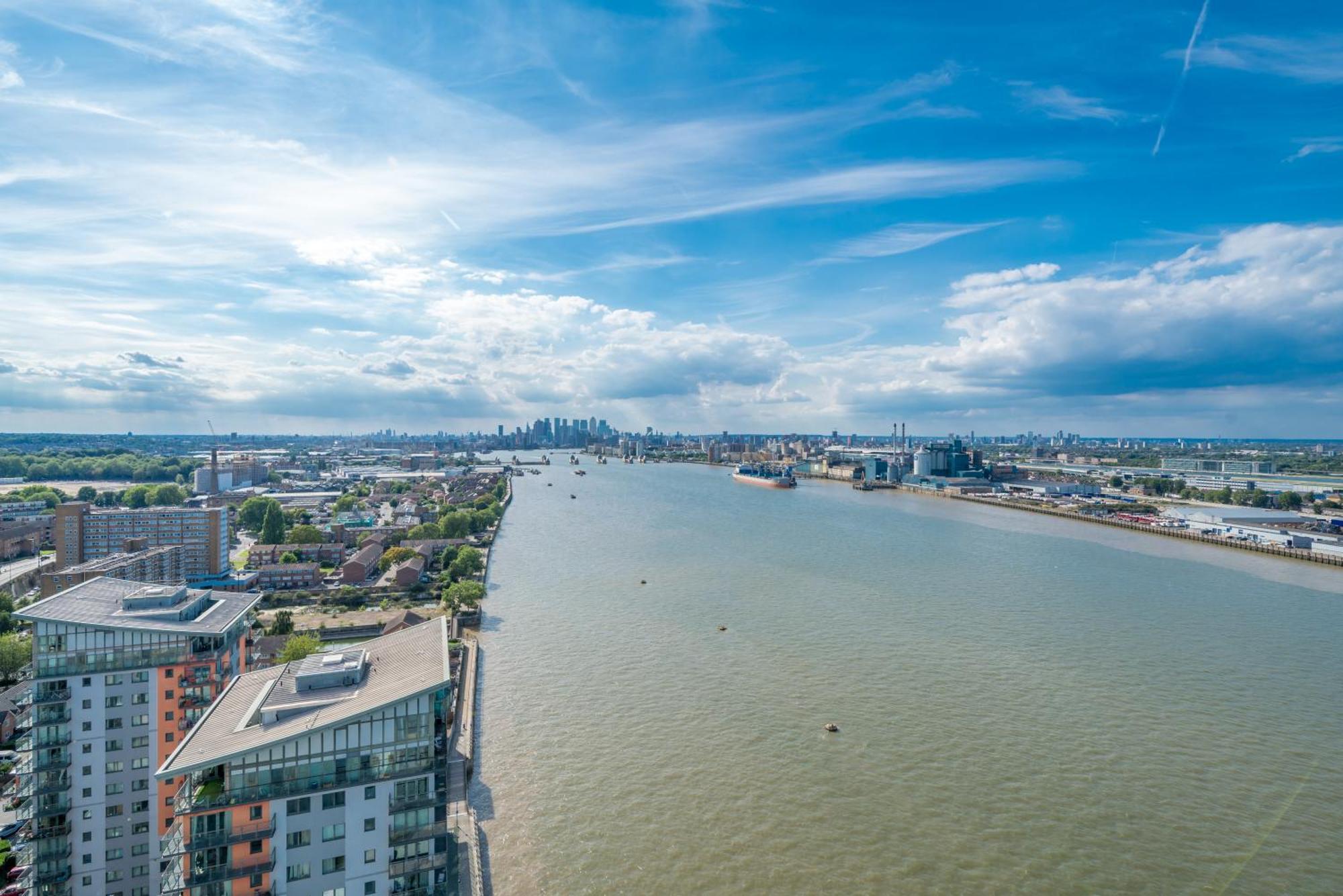 Skyvillion - London River Thames Top Floor Apartments By Woolwich Ferry, Mins To London Excel, O2 Arena , London City Airport With Parking Exteriér fotografie
