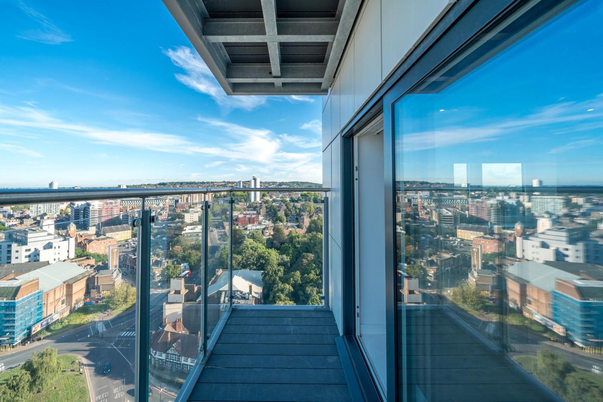 Skyvillion - London River Thames Top Floor Apartments By Woolwich Ferry, Mins To London Excel, O2 Arena , London City Airport With Parking Exteriér fotografie