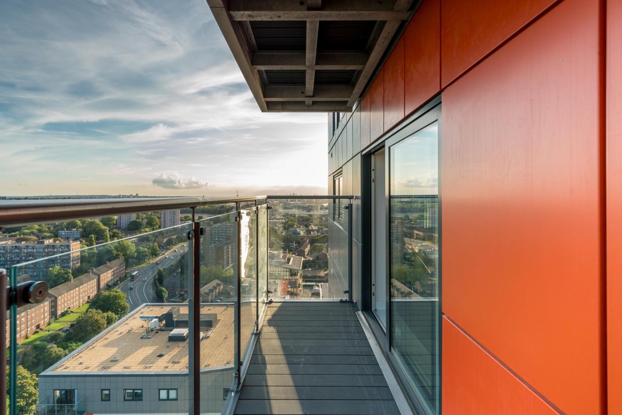 Skyvillion - London River Thames Top Floor Apartments By Woolwich Ferry, Mins To London Excel, O2 Arena , London City Airport With Parking Exteriér fotografie